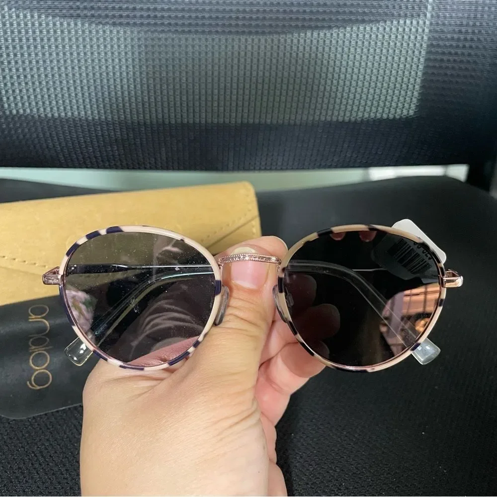 NWT Analog Tan and Brown Tortoise Shell Rounded Sunglasses